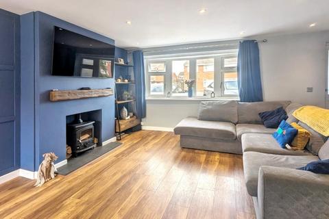 25 Burnaby Close, Nuneaton, CV10 9JX