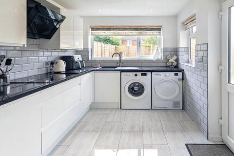 25 Burnaby Close, Nuneaton, CV10 9JX