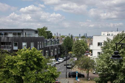 16c Nunhead Green, London, SE15 3QF