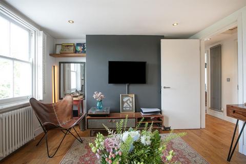 16c Nunhead Green, London, SE15 3QF