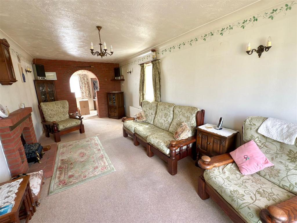 LIVING ROOM.jpg