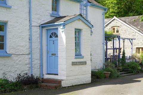 undefined, Llangwyryfon