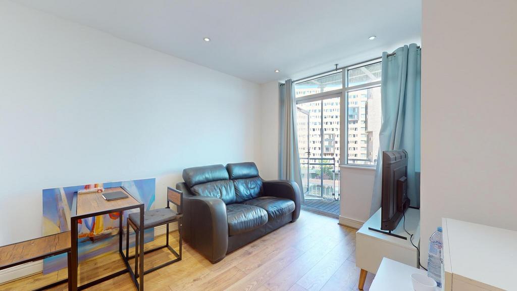 Gerry Raffles Square 2 bed flat to rent - £2,900 pcm (£669 pw)
