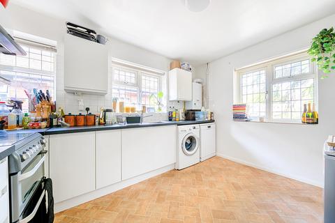 1a Hill Crest, Surbiton, KT6 6JX