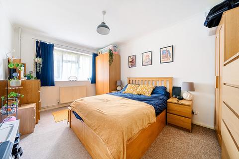 1a Hill Crest, Surbiton, KT6 6JX