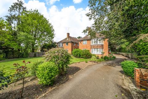 1a Hill Crest, Surbiton, KT6 6JX