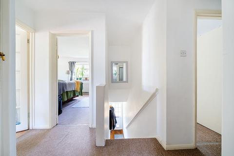1a Hill Crest, Surbiton, KT6 6JX