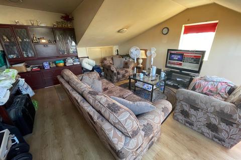 1 bedroom flat for sale, 53B River View, Chadwell St. Mary, Grays, Essex RM16 4BJ