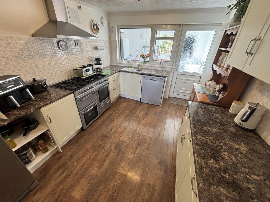 Kitchen (second image)