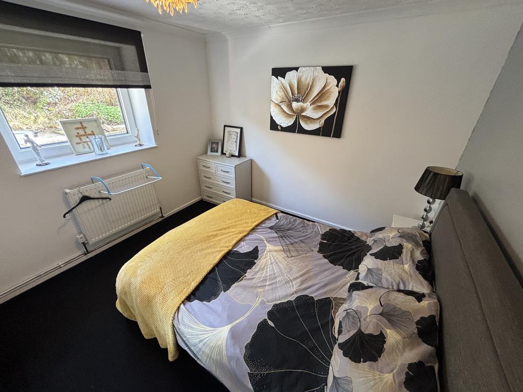Rear bedroom 2