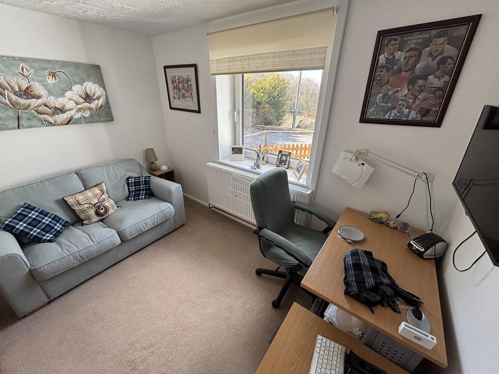 Front bedroom 3