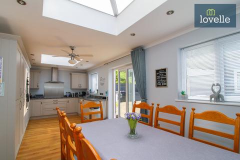 5 bedroom semi-detached bungalow for sale, Tetney Lane, Holton-le-Clay DN36