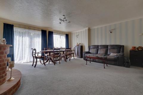 3 bedroom end of terrace house for sale, Juniper Square, Havant