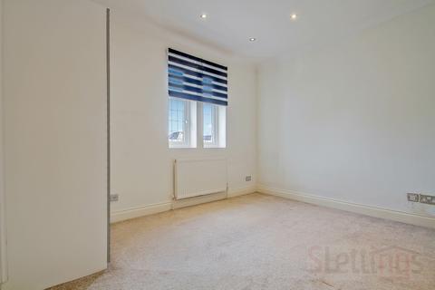 2 bedroom flat for sale, Edgware, HA8