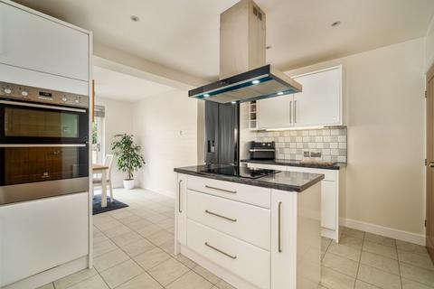 5 Driftholme Road, Drighlington, Bradford, BD11 1LR