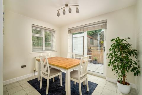 5 Driftholme Road, Drighlington, Bradford, BD11 1LR