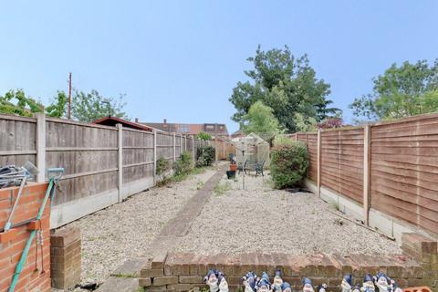 15 Fairham Avenue, South Ockendon, RM15 5NP