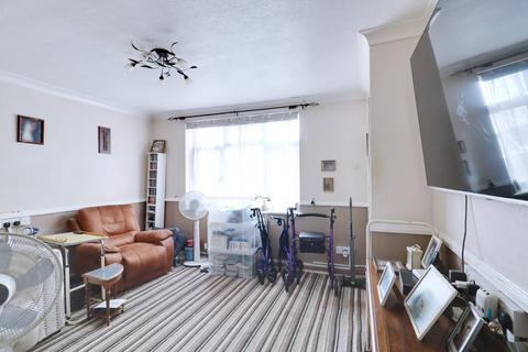 15 Fairham Avenue, South Ockendon, RM15 5NP
