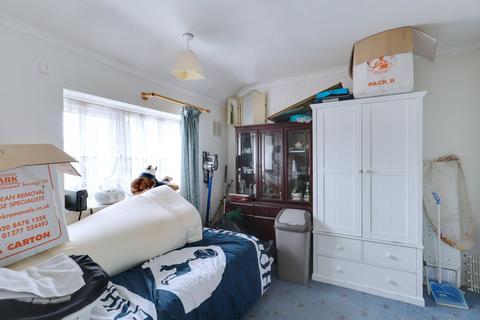 15 Fairham Avenue, South Ockendon, RM15 5NP