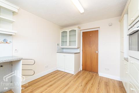 2 bedroom flat to rent, Sandhurst Court, South Promenade, Lytham St Annes, Lancashire