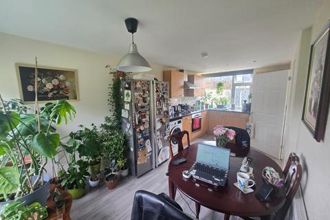 4 bedroom terraced house to rent, Whittle Close, Coventry CV3