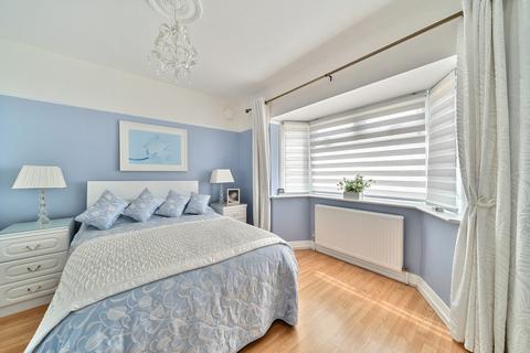 28 Willow Gardens, Ruislip, HA4 6JT