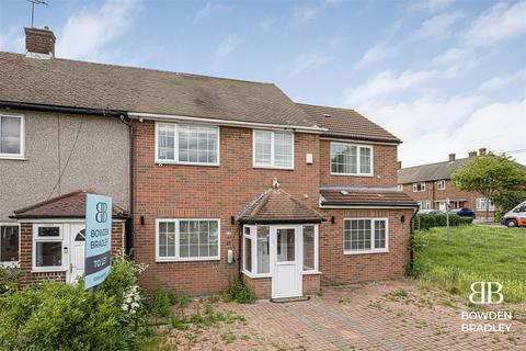 5 bedroom semi-detached house to rent, Arrowsmith Road, Chigwell
