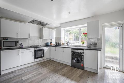 5 bedroom semi-detached house to rent, Arrowsmith Road, Chigwell