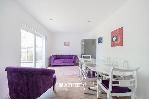 74 Amersham Road, Romford, RM3 9JB