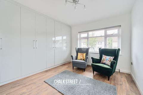 74 Amersham Road, Romford, RM3 9JB