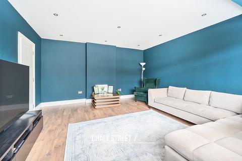 74 Amersham Road, Romford, RM3 9JB