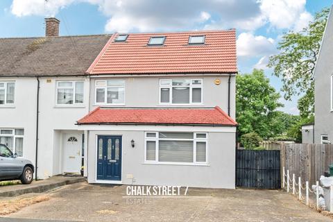 74 Amersham Road, Romford, RM3 9JB