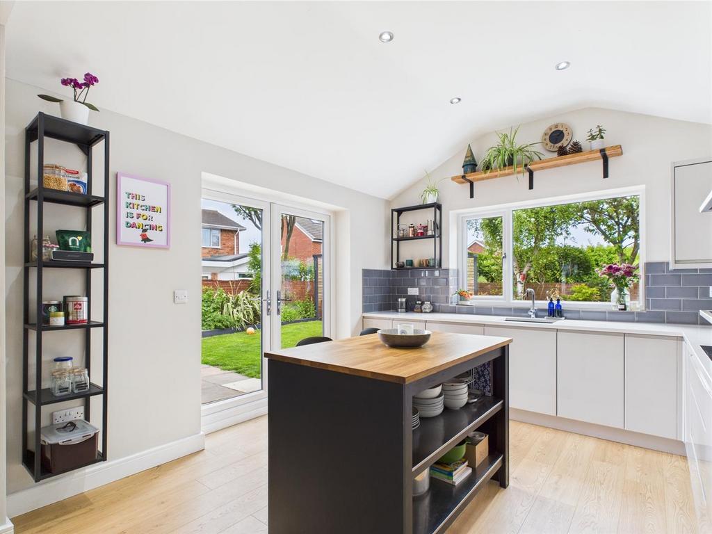 Kitchen (2).jpg