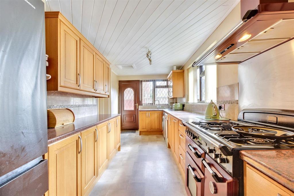Kitchen 2.jpeg