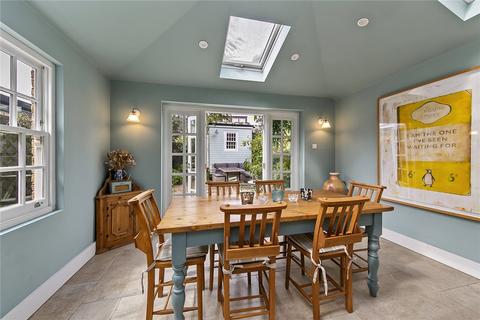59 South Western Road, Twickenham, TW1 1LG
