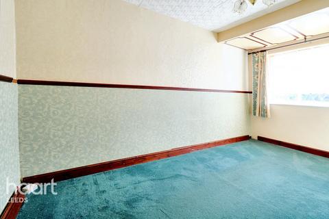 3 bedroom semi-detached house for sale, Woodlea Grove, LEEDS