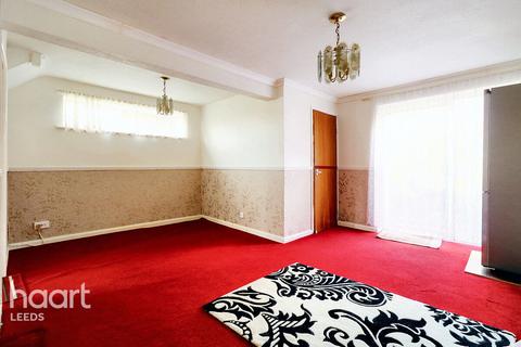 3 bedroom semi-detached house for sale, Woodlea Grove, LEEDS