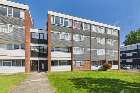 2 bedroom maisonette to rent, Park Court, Harlow CM20