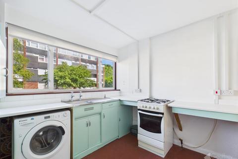2 bedroom maisonette to rent, Park Court, Harlow CM20