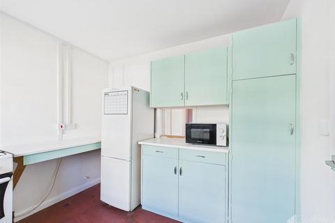 2 bedroom maisonette to rent, Park Court, Harlow CM20