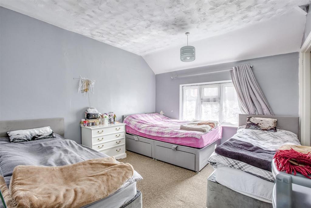 180 Spearing Road, HP12 3 LA-3.jpg