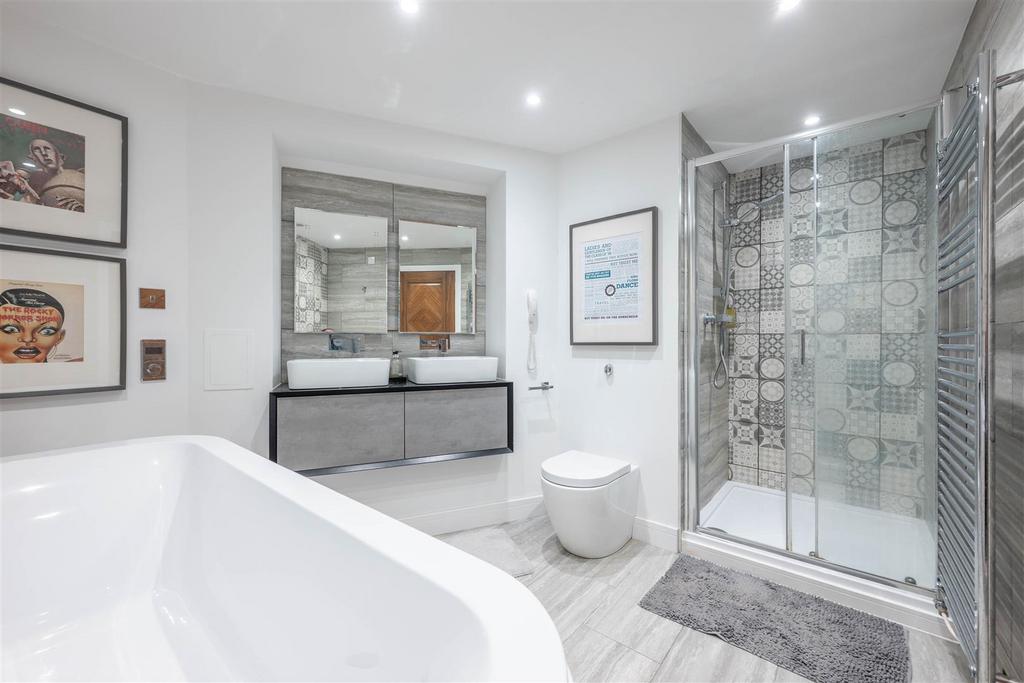 En-Suite Bathroom (LOWER GROUND FLOOR)