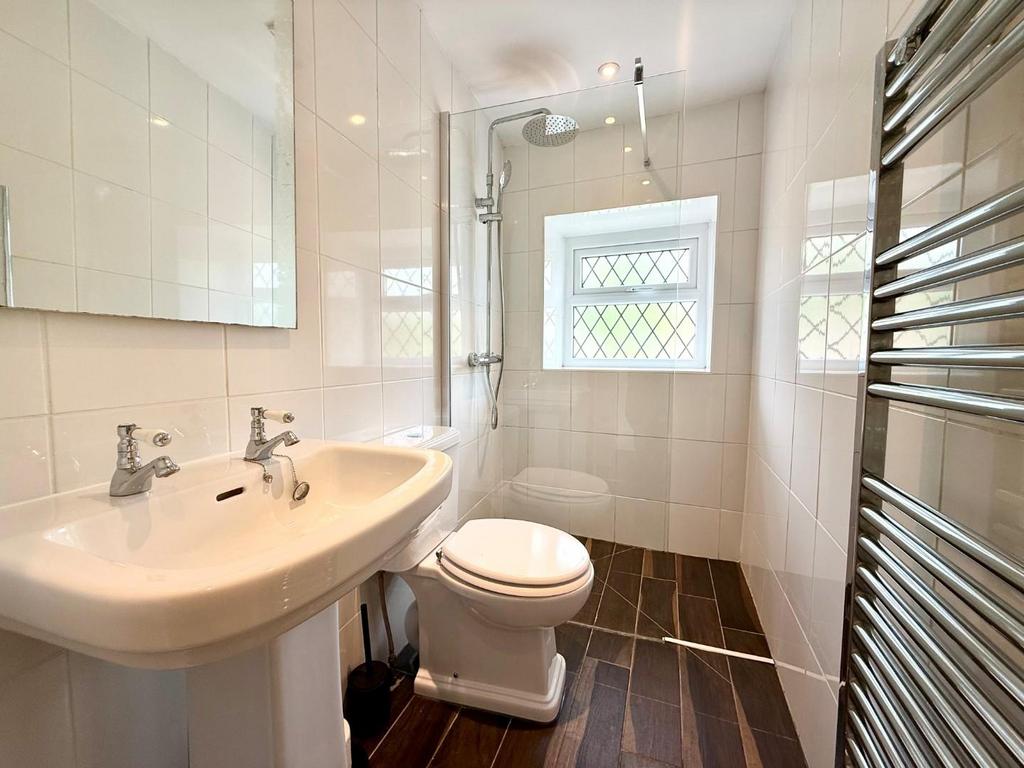 1 Mount bathroom 1.jpg