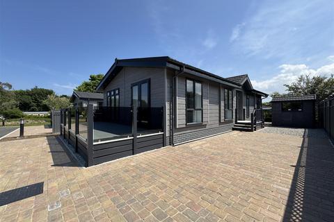 2 bedroom detached bungalow for sale, Levern Close, Goonhavern