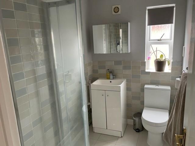 En Suite 1.jpg