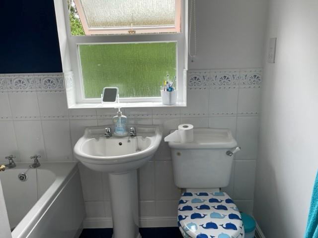 Bathroom 1.jpg