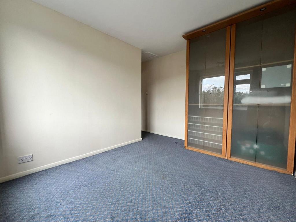 BEDROOM 2 02.jpg