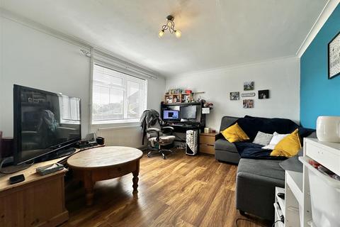 2 Cameron Close, Tiverton, EX16 5DB