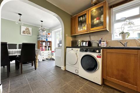 2 Cameron Close, Tiverton, EX16 5DB