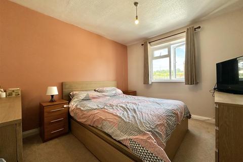 2 Cameron Close, Tiverton, EX16 5DB